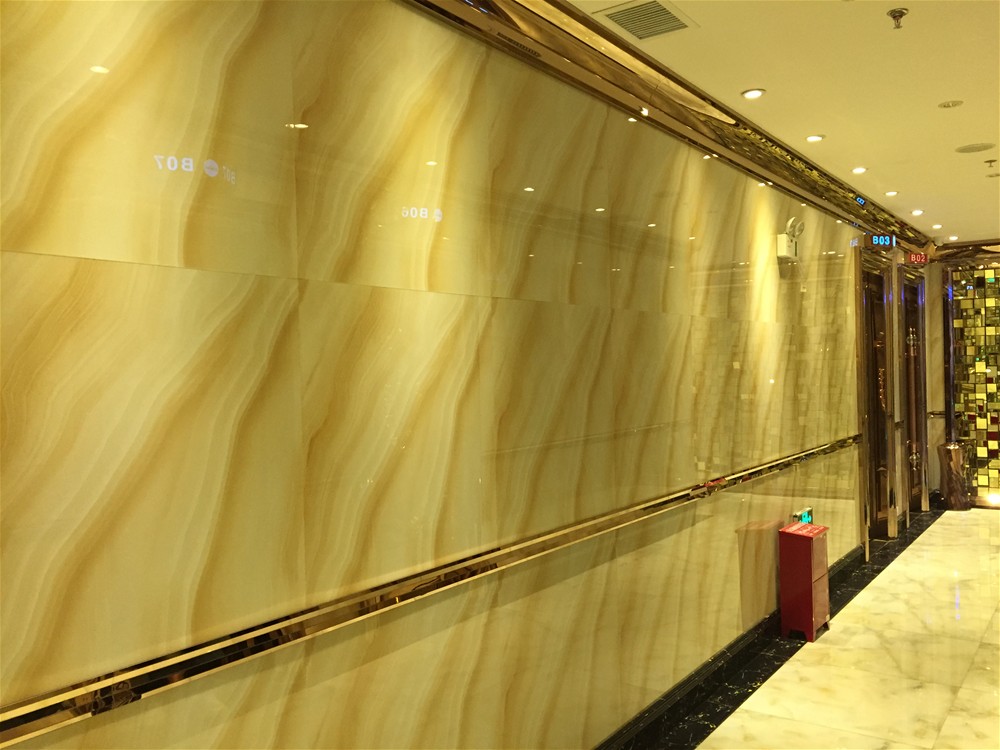 墙面接纳pg电子游戏微晶石印度—流沙金KWD58045铺贴