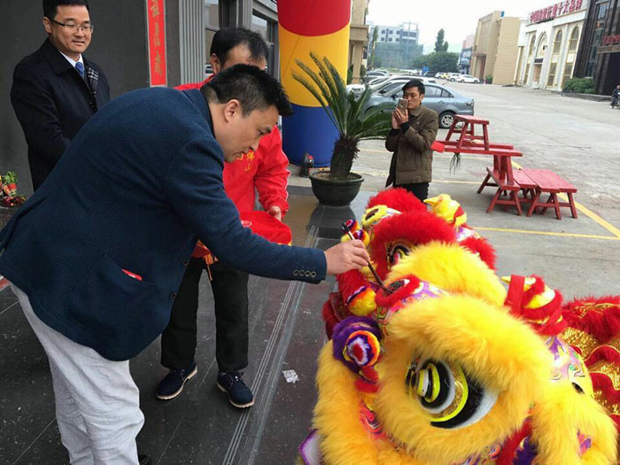 pg电子游戏瓷砖营销总司理罗胜给狮子点睛