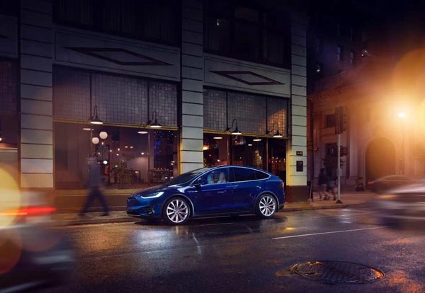 千呼万唤方驾临，鹰翼以后为君开！