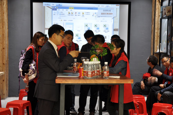 “时代赋予同样的场景差别的意义”，紧跟时代的生长，古板企业转型成了当今的趋势，pg电子游戏瓷砖品牌开创O2O+体验店模式，以便赢得新的生长。。。