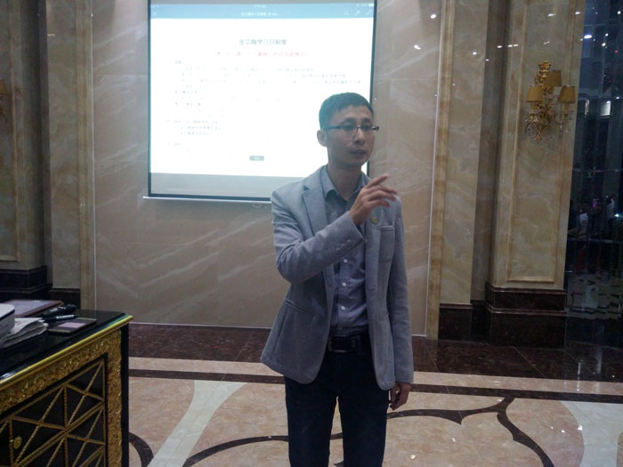 2017年11月2日晚，，生命不息，，学习不止pg电子游戏法定学习日，，11月全公司职员学习会圆满竣事，，一起分享《干法》，，乐于事情，，开心生涯，，纵然在灾祸中，，只要拼命事情，，就能带来不可思议的好运。。过好每一天，，就是乐成之道！