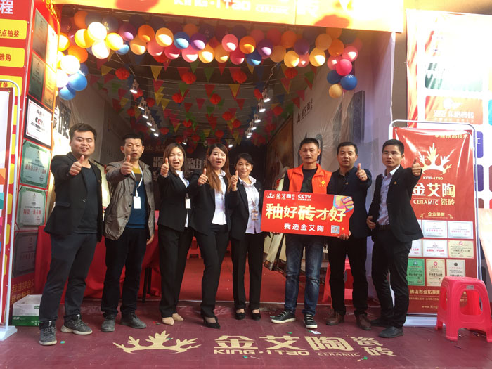 2017年11月5日，百盟色泽建材大市场邀约30家品牌商家联合举行了本次的家居建材团购会，加入活动的消耗者将现场的气氛一直推向热潮，pg电子游戏瓷砖品牌展位无论人气、、、销售都取得空前乐成，彰显品牌大气风范。。