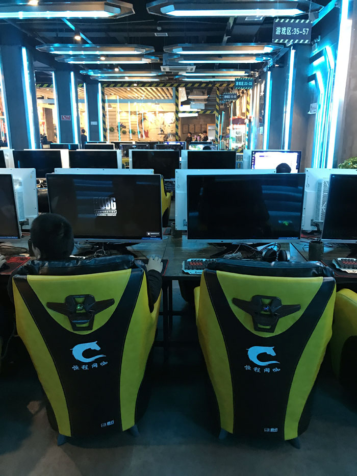 pg电子游戏现代仿古砖案例:别说了，，一起去这个1000方的网咖开黑！