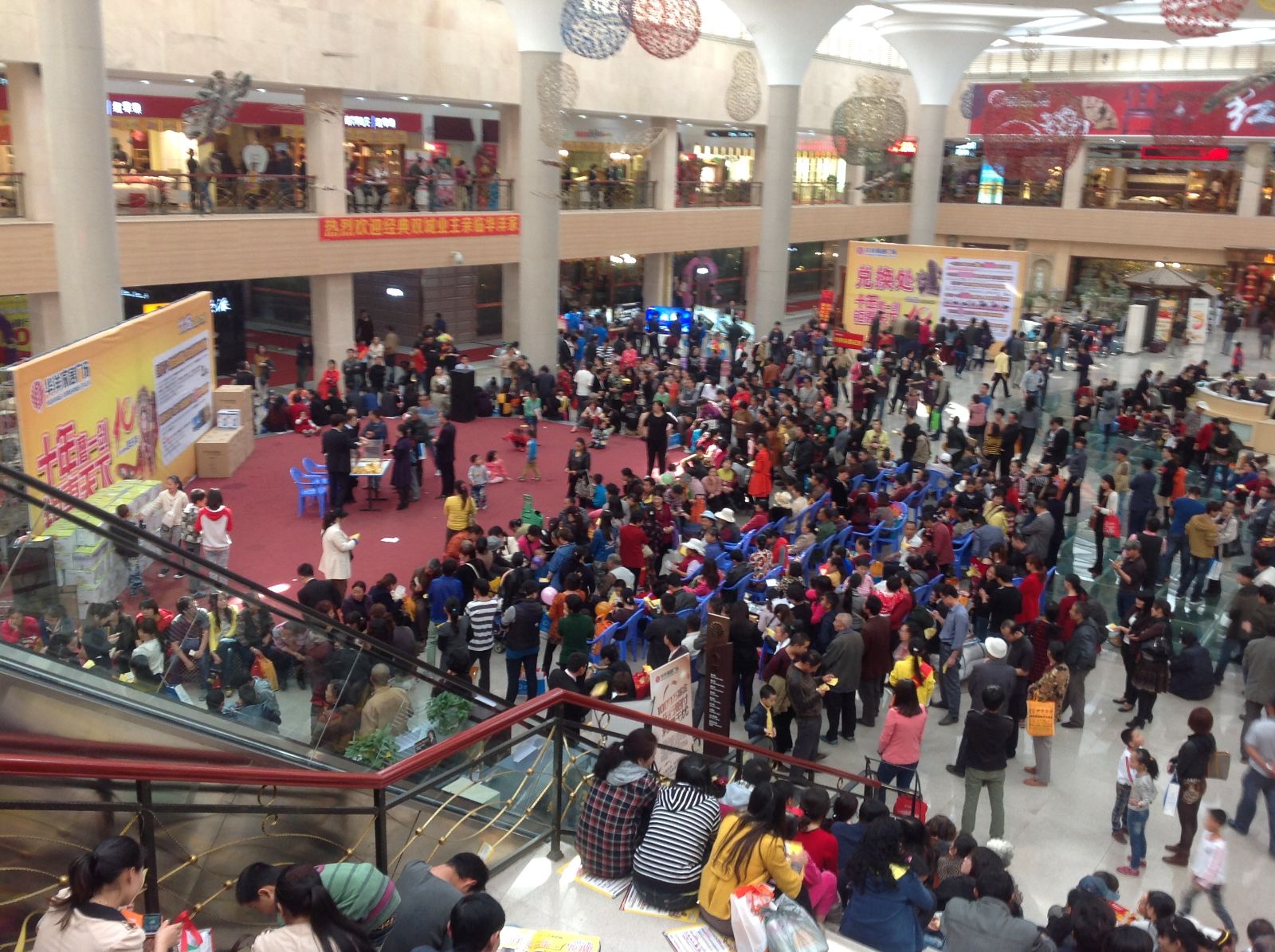 pg电子游戏昆明旗舰店艳服试营业